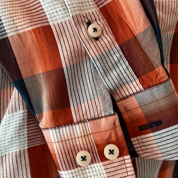 Tommy Bahama button down shirt. Island modern fit. - Picture 3 of 3